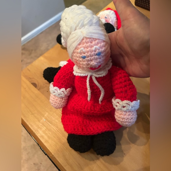 Vintage 3pc Santa and Mrs Claus and elf’s Dolls Handmade Crochet Christmas Decor - Picture 2 of 14